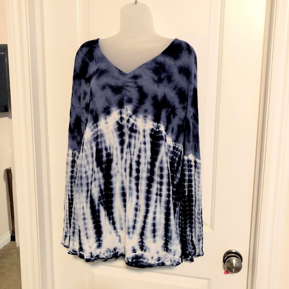 trendy tie-dye bell sleeve top